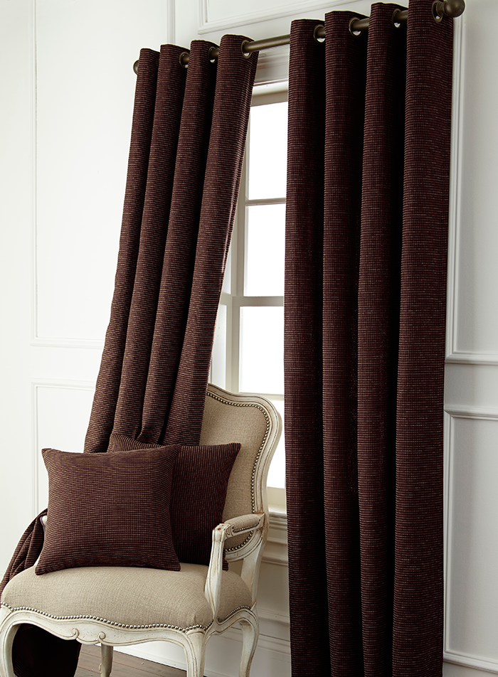DRAPES AND DECORATIVE PILLOWS BROWN COLLECTION
